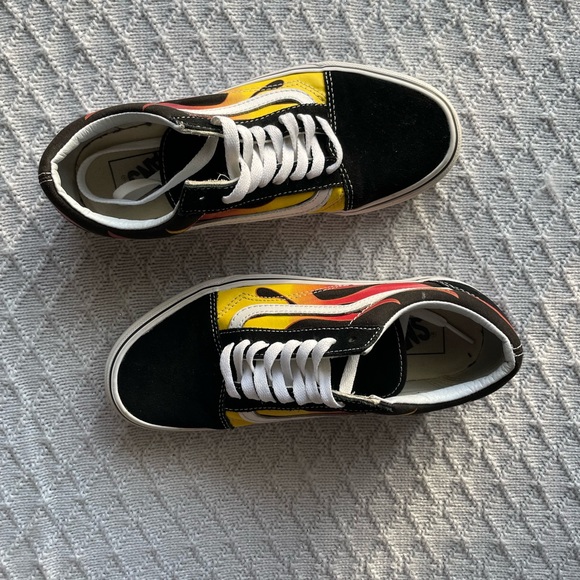 🔥🔥🔥Flame Design Vans - Picture 2 of 5